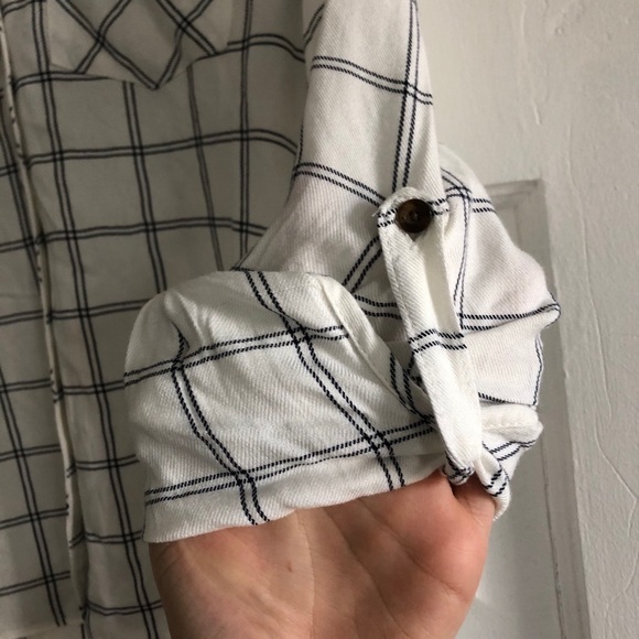 🆕 Button-up top by Harper size xxs - Picture 2 of 5